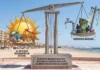 El repunte demográfico estival tensiona los servicios básicos en los municipios costeros de La Safor Balanza que muestra cómo el repunte demográfico estival tensiona los servicios básicos en los municipios de La Safor