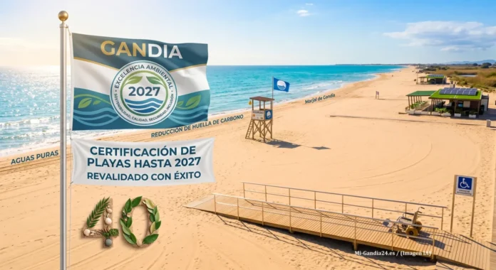 Las playas de Gandia Playa de Gandia con pancarta que anuncia la revalidación de la certificación de playas hasta 2027