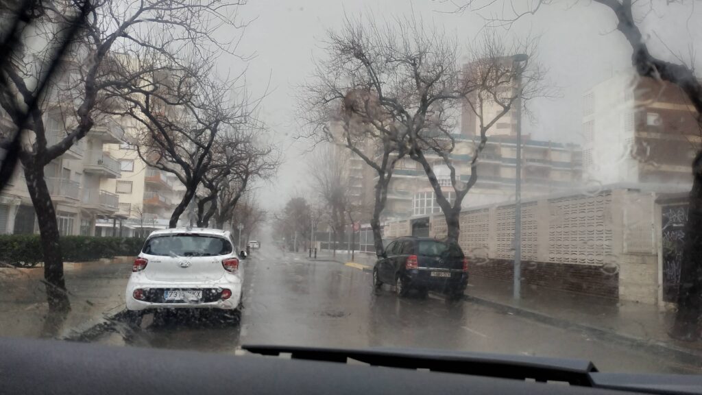 Alerta Naranja en Gandia: La Safor bajo lluvias torrenciales 2 Lluvia Gandia 09 octubre 2025