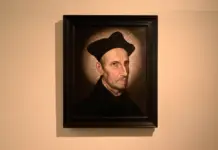 El Museo del Prado deposita por primera vez una obra de arte en Gandia Retrato de San Ignacio de Loyola con birrete negro y un halo luminoso alrededor de su cabeza